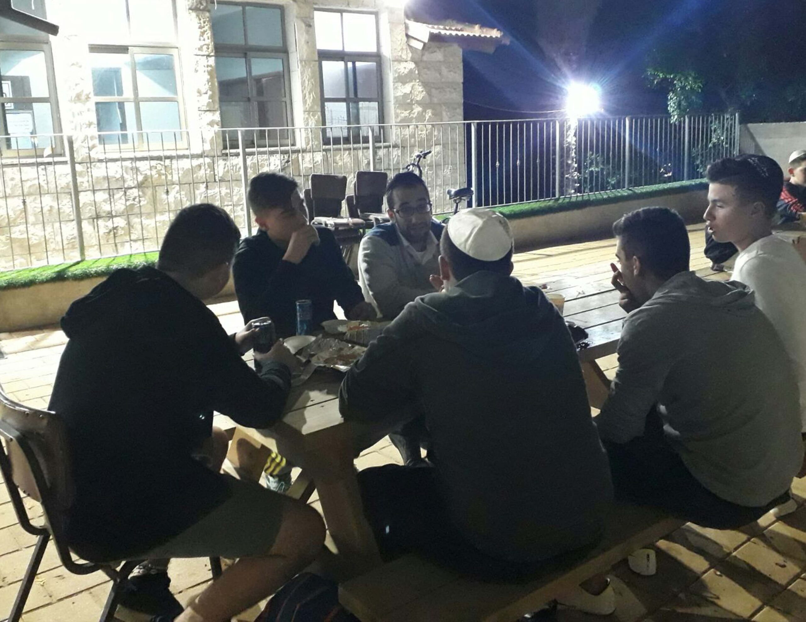 נוער בסיכון 3קטן